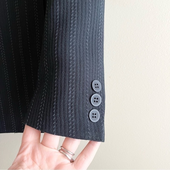 Emanuel Ungaro Vintage Wool Blazer Jacket in Black, Textured Pin Stripes, Sz 2P - Picture 7 of 9